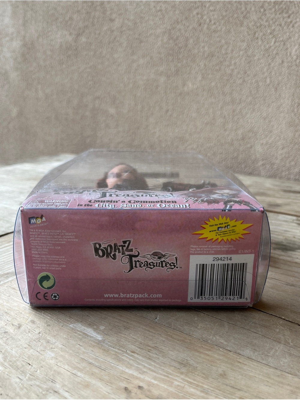 Bratz Roxxi Treasures Collectible Doll Pink & Black NWT - Picture 3 of 4